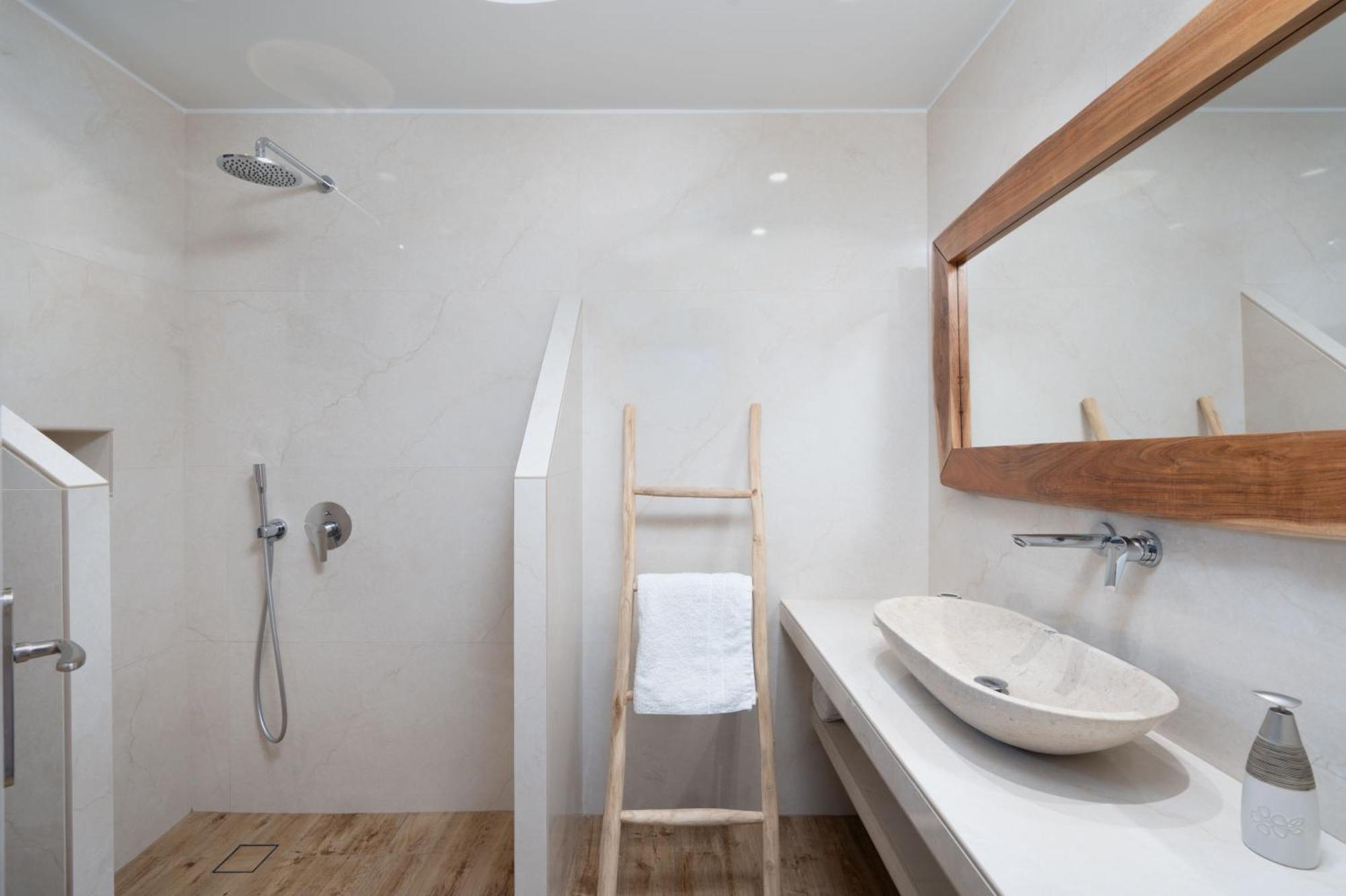 Apartment Pithos *