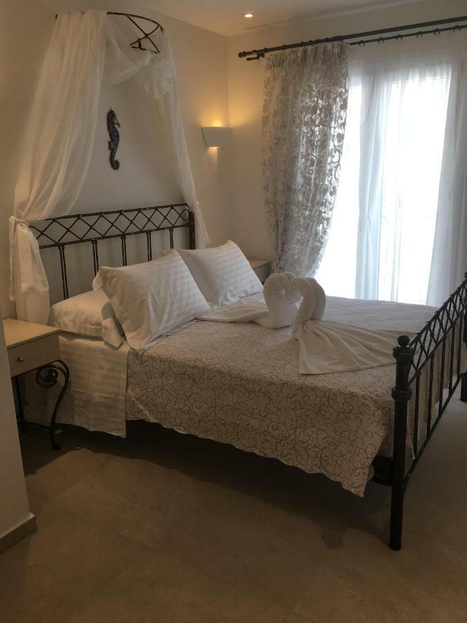 Pithos Apartment *