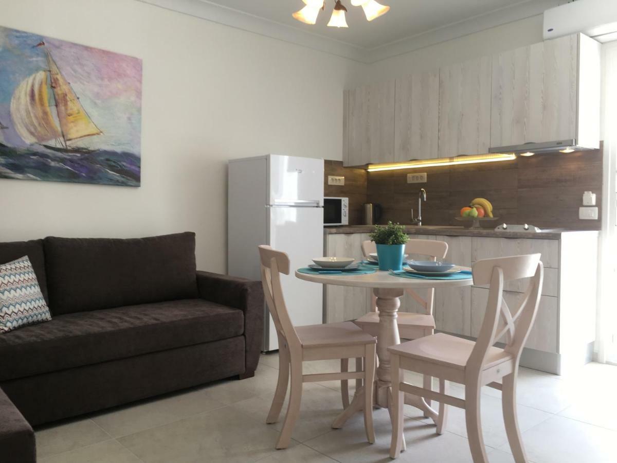 Pithos Apartment